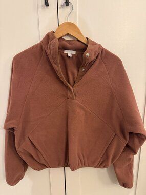 Beyond Yoga pullover fleece